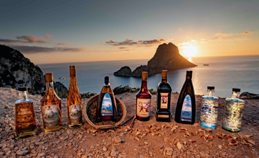 Imagen que contiene exterior, agua, tabla, playaDescripci�n generada autom�ticamente