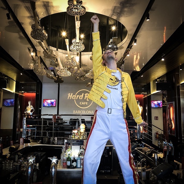 Metáfora Haciendo violín Hard Rock Cafe Barcelona homenajea al inolvidable Freddie Mercury con la  celebración Freddie for a Week