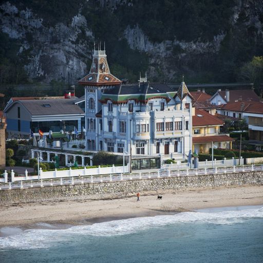 Pino extraño pasillo Ayalga, el restaurante de Marcos Granda en el Hotel Villa Rosario, nuevo estrella Michelin en Asturias Pino extraño pasillo Ayalga, el restaurante de Marcos Granda en el Hotel Villa Rosario, nuevo estrella Michelin en Asturias