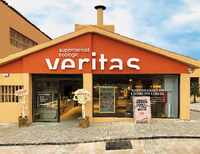 Fachada del nuevo establecimiento de Veritas en Sant Pere de Ribes (Barcelona).