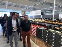 El alcalde de Antigua, Matías Fidel Peña García, junto al director regional de Lidl en las Islas Canarias, Luis González Garrido
