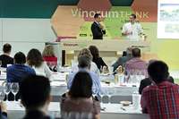 Cata con expertos en la anterior edición de Vinorum Think
