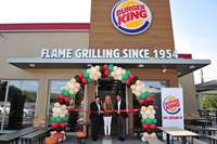 Gregorio Jiménez, presidente de Burger King Spain, Ana María Martínez, alcaldesa de Rubí y José Cil, presidente global de Burger King®