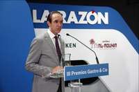 Rafael Sandoval recogiendo el Premio Gastro&Cía