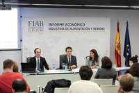 Mauricio García de Quevedo, Director General de FIAB; Fernando Miranda, Secretario General de Agricultura y Alimentación del MAPA; Nelly González, Directora de Estudios Económicos y Talento de FIAB.