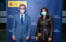 Pedro Duque, Ministro de Ciencia e Innovación, y Val Díez, Directora General de Stanpa