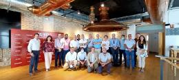 Agricultores y representantes del grupo Cooperativo Manzanilla Olive, que suministra cebada sostenible a la familia HEINEKEN España, visitan la fábrica de Sevilla y Factoría Cruzcampo