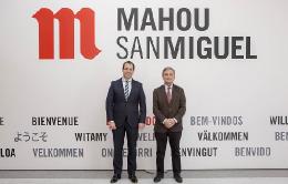 Peio Arbeloa, Director General de la Unidad de Negocio España de Mahou San Miguel y Pedro Saura, presidente de Paradores