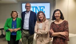 Paloma García, Directora de Programas de Normalización y Grupos de Interés; Javier García, Director General de UNE; Val Díez, Directora General de Stanpa y Presidenta del Comité UNE de Igualdad de género; y Elena Ordozgoiti, Responsable de Negocio de UNE