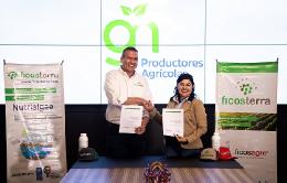 Francisco Siquerios, Director Gerente de Ficosterra América; y Carla Amador, Directora de Croptek.