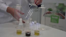 Botellas y envases monodosis producidos con el bioplástico compostable desarrollado por ADBioplastics. Foto: ADBioplastics