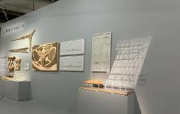 Maqueta e imagen del proyecto de Norman Foster en Bodegas Portia en la exposición del Centro Pompidou de París.