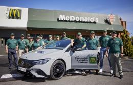 Luis Quintiliano con franquiciados