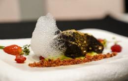 Carrillada de ternera de la sierra de Guadarrama, tortilla líquida, oro y bosque