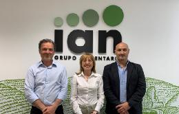 Santiago Orlando, Director Industrial de Grupo IAN; Pilar Ariztegui, Responsable Corporativa de Prevención y Medio Ambiente en Grupo IAN; y Pedro Balda, Delegado de Zona Norte en Quantica Renovables
