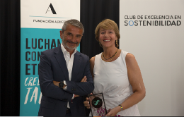 Enrique Sánchez, presidente de la Fundación Adecco; y Marta Sempere, VP de People & Culture de Coca-Cola Europacific Partners Iberia