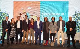 Pie de foto (de izq. a dcha.): Guillermo Vallés, director general de Saica Natur; Virginia Rodríguez, Head of Sustainability de Tetra Pak Iberia; Pablo Sabater, gerente de desarrollo de negocio Trans Sabater; Alejandro Carreras, Senior Industrial Process