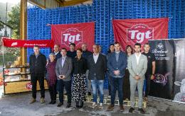 Primera fila de izquierda a derecha: Lorenzo Sarratea, Presidente D.O.P. Roncal; Amparo Viñuales Gale, Alcaldesa de Roncal y presidenta de la Junta del Valle del Roncal; Mikel Irujo, Consejero de Industria y Transición Ecológica y Digital Empresarial; Mar