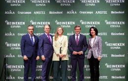 De izq. a dcha.: Carlos Novillo, consejero de Medio Ambiente de la Comunidad de Madrid; Etienne Strijp, presidente de HEINEKEN España; Sara Aagesen, vicepresidenta tercera y ministra para la Transición Ecológica y el Reto Demográfico; Jorge Paradela, cons