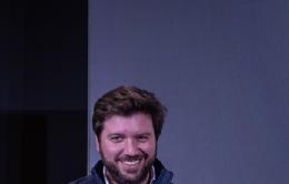 Fernando Albarrán, director de Marketing de la marca recogiendo la distinción