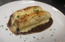 CANELONES DE RABO DE TORO GRATINADOS CON BECHAMEL DE TRUFA Y QUESO IDIAZÁBAL - MATRITUM