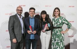 Jesús Rebollo, Country Manager Just Eat España, representantes Yecla33 e Inés Jaén, de Silence